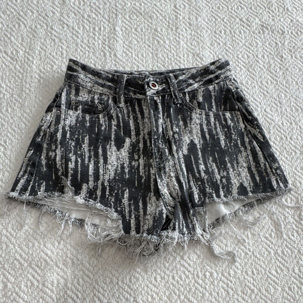 It's A Vibe Fashion House Women's Black/White High-Rise Denim Cutoff Shorts S